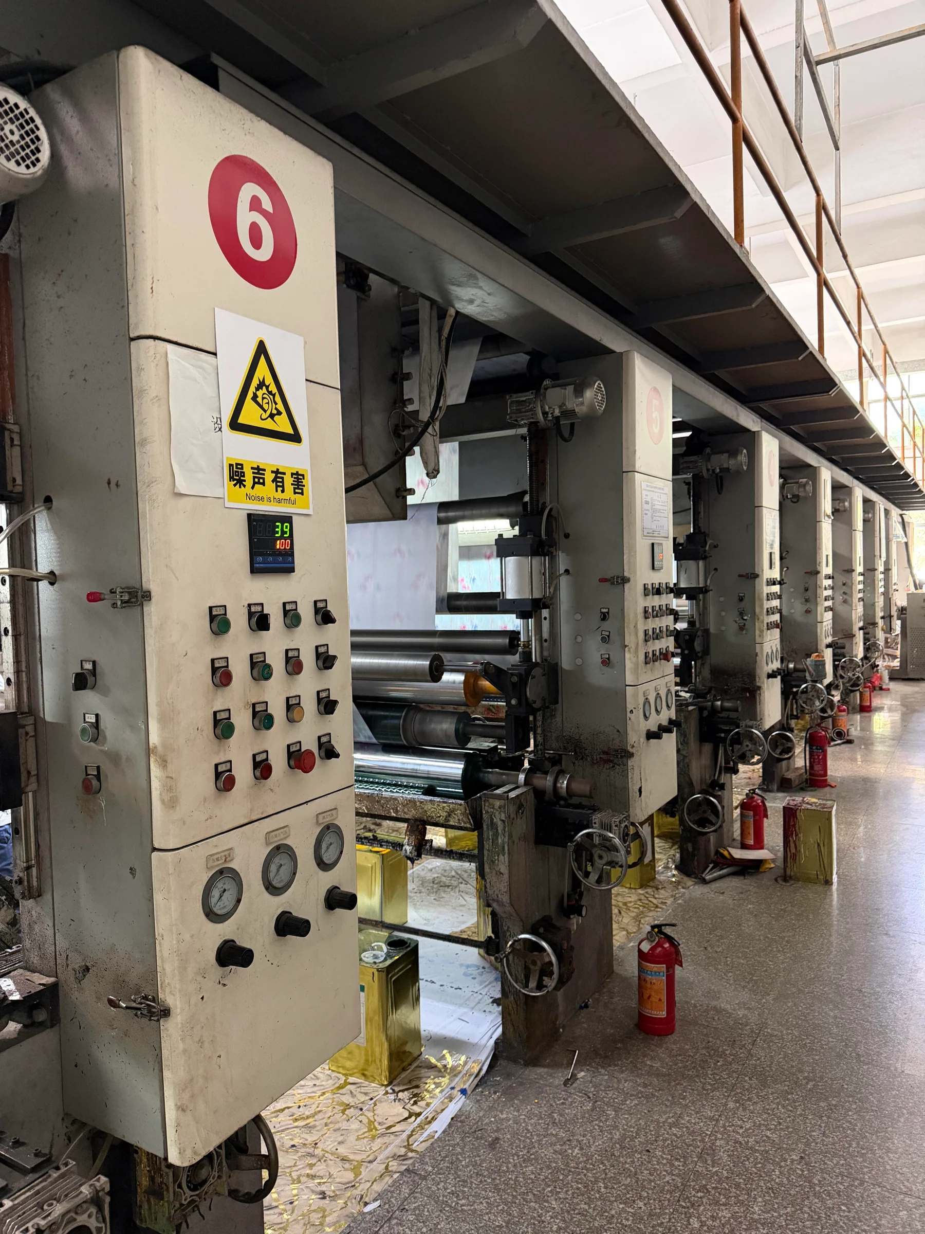 Industrial textile printing equipment in the Danli factory