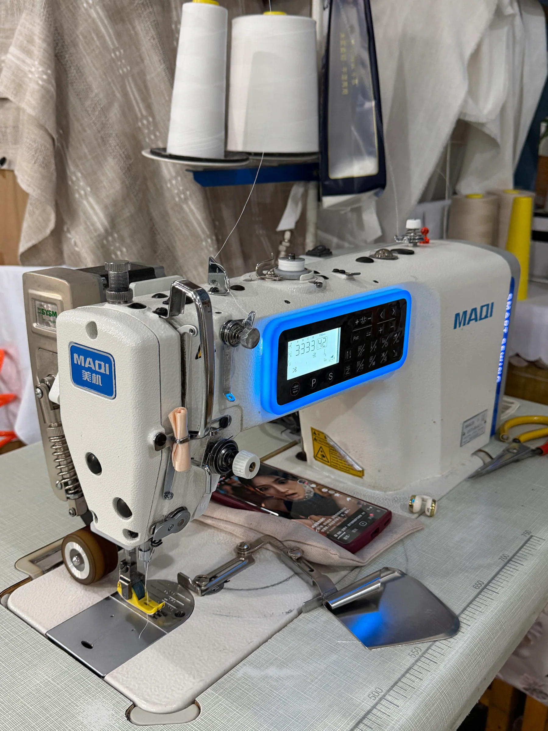 Industrial sewing machine used for textile product construction and finishing