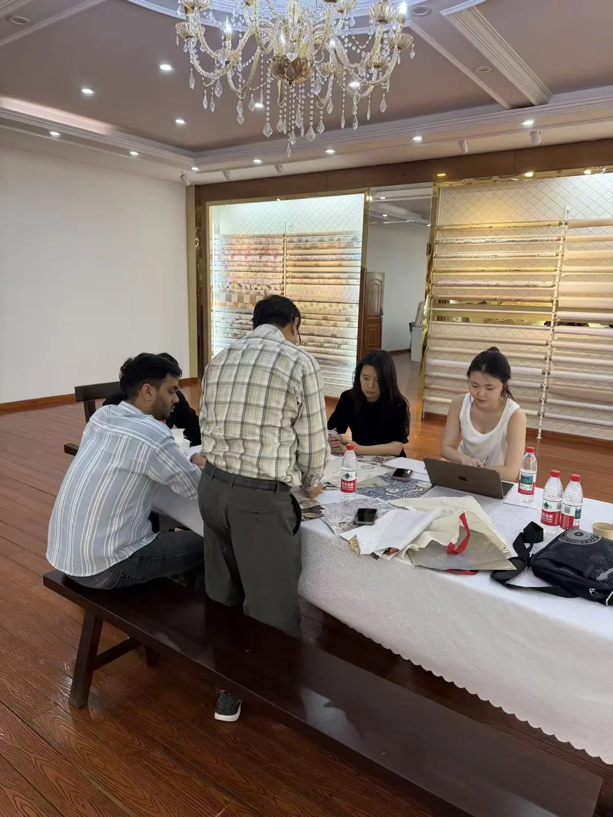 Customers discussing home textile samples with the Danli team during a factory visit