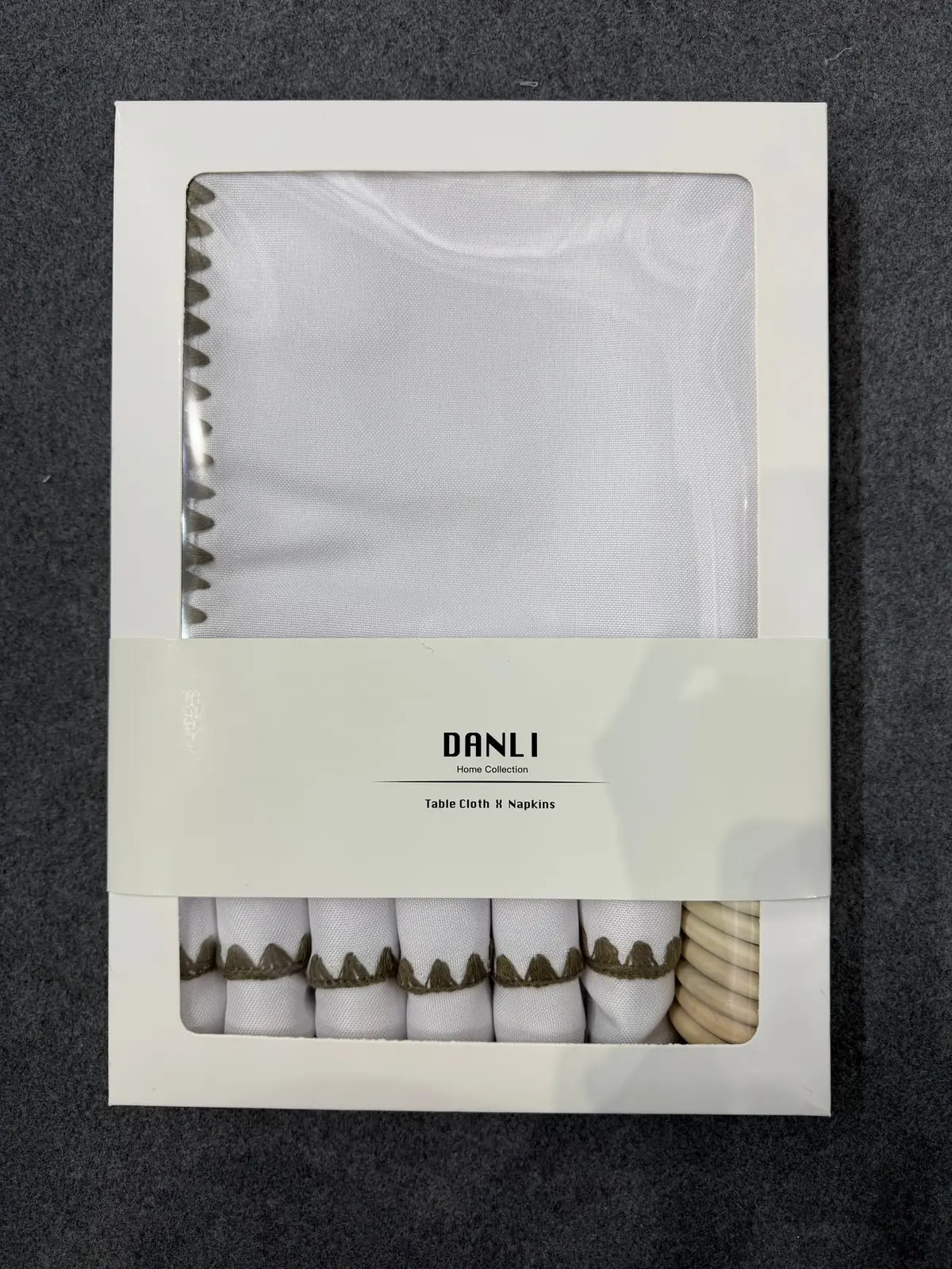 2410-Shell-Bleached White boxed tablecloth and napkin set