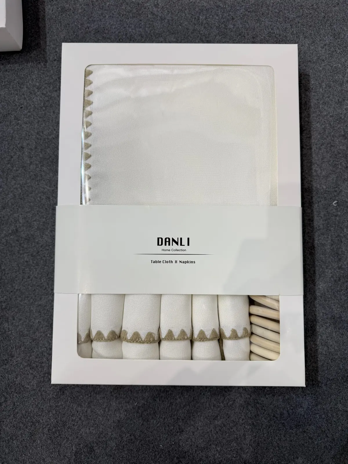 2410-Shell-Natural White boxed tablecloth and napkin set
