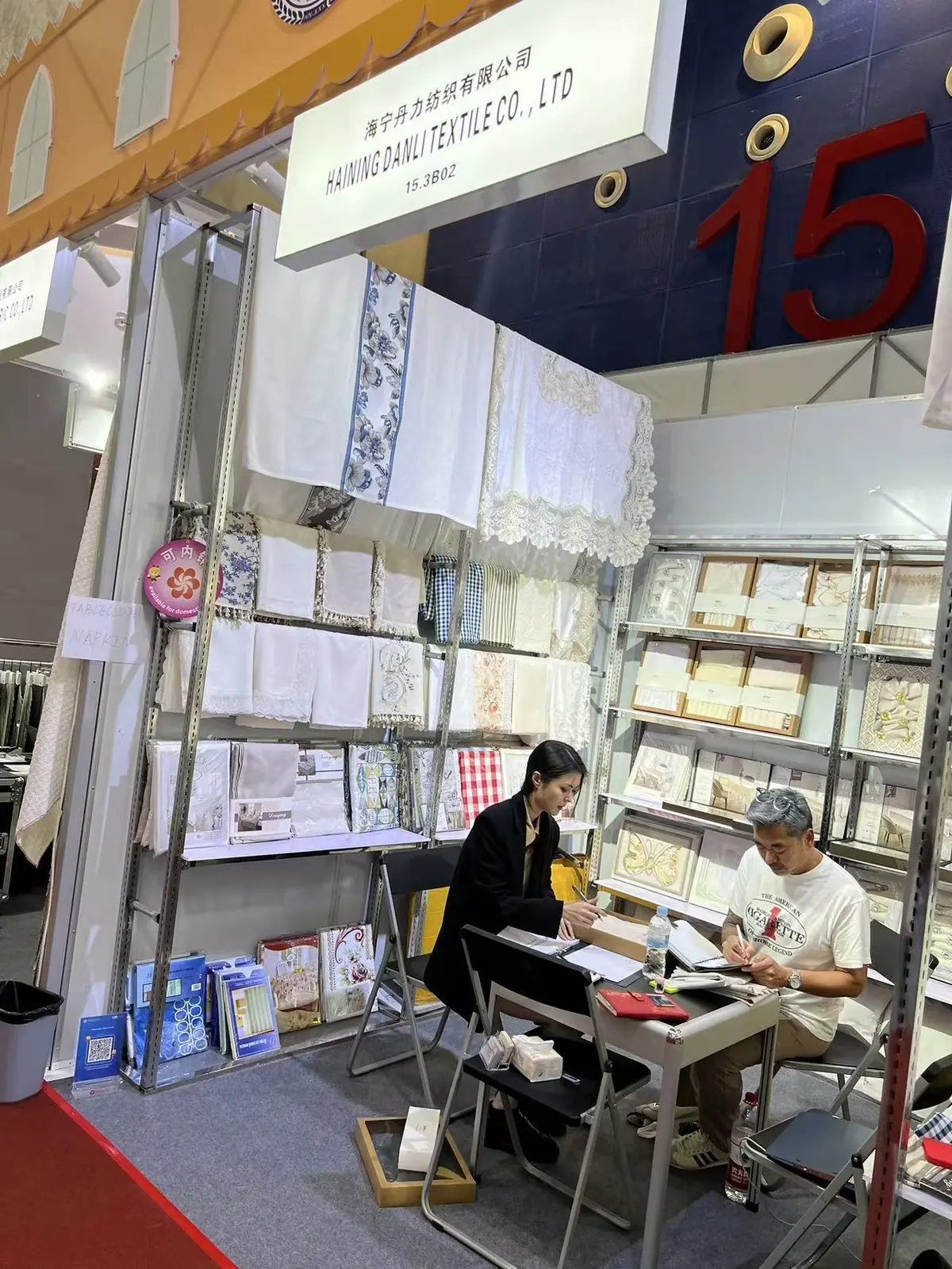 A customer meeting at Danli booth 15.3B02