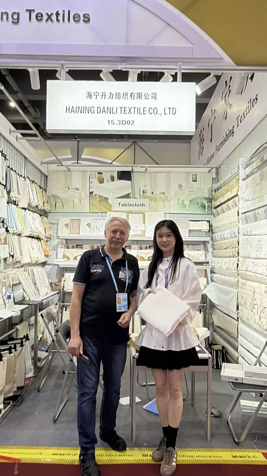 Tablecloth presentation at the Danli Canton Fair booth
