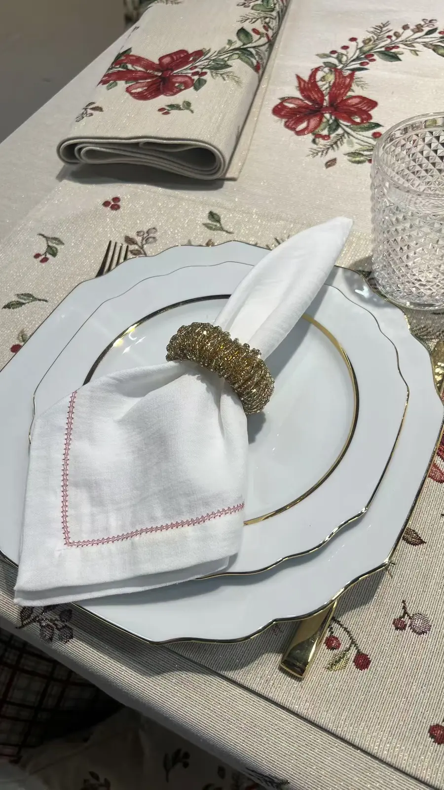 Table linen and napkin styling observed at Heimtextil Frankfurt