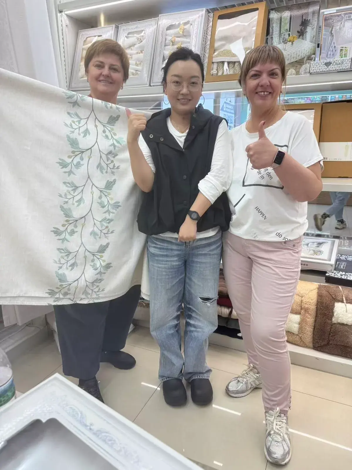 Customers reviewing table linen samples at the Sunny Textile Yiwu showroom